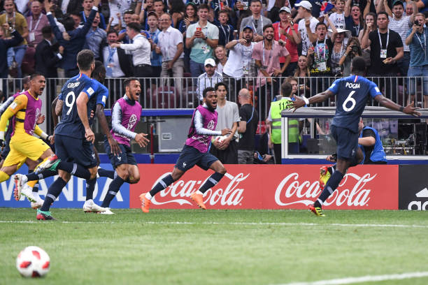 中表现得极 中表现得极